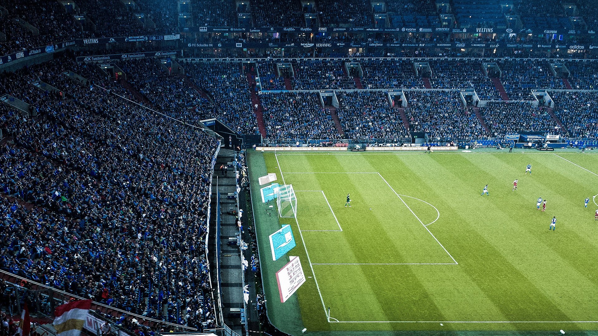 开云APP-当铁骑跨越海峡，当传奇跨越时间—论竞技场上的唯一性瞬间